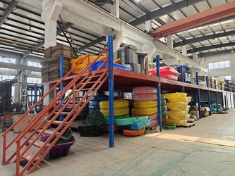 Changzhou Yingchuang Rotomolding Equipment Co,. Ltd Produktionslinie des Herstellers