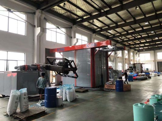 500000 Kcar/Hr Shuttle Rotomolding Maschine für die Produktion Kühlbox