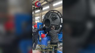 Rock N Roll CF-5000: Sorgfältiges Aufsprühen von Trennmittel sorgt für eine reibungslose Entformung